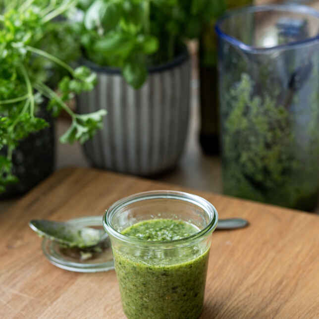 Tomatenpesto aus frischen Tomaten Rezept | Küchengötter Tomatenpesto aus frischen Tomaten Rezept | Küchengötter