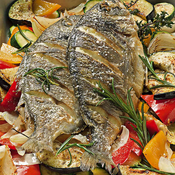 Dorade aus dem Backofen Rezept | Küchengötter