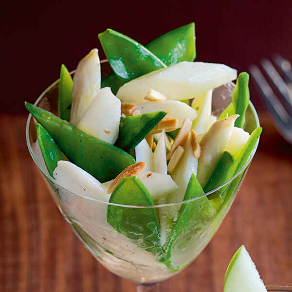 Zuckerschoten-Möhren-Salat mit Mozzarellakugeln Rezept | Küchengötter