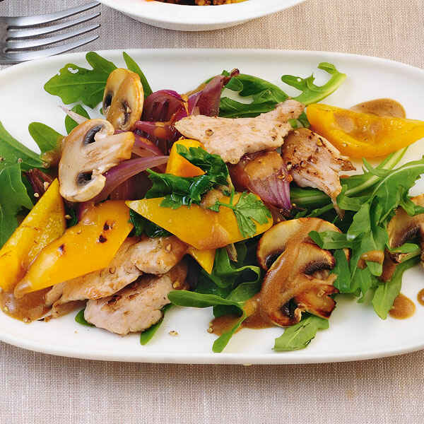 Saté-Spieße mit Kartoffelsalat Rezept | Küchengötter Saté-Spieße mit Kartoffelsalat Rezept | Küchengötter