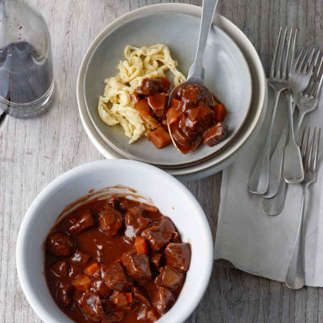 Rehragout mit Pfifferlingen und Spätzle Rezept | Küchengötter