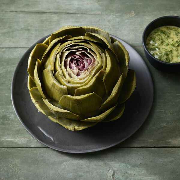 Gekochte Artischocke mit Dips und Vinaigrette Rezept | Küchengötter Gekochte Artischocke mit Dips und Vinaigrette Rezept | Küchengötter