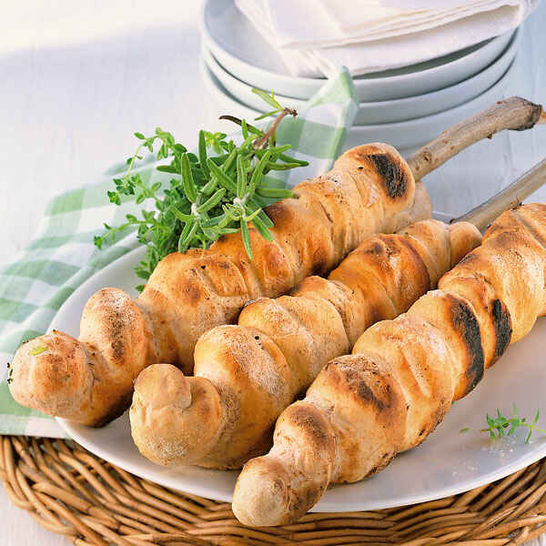 Stockbrot mit Knoblauch Rezept | Küchengötter