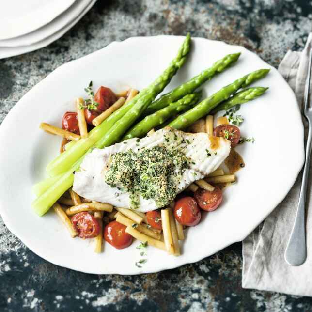 Makkaroni mit gebratenem Spargel und Tomaten Rezept | Küchengötter