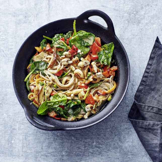 Shiitake-Wok mit Pak Choi und Soba Rezept | Küchengötter Shiitake-Wok mit Pak Choi und Soba Rezept | Küchengötter