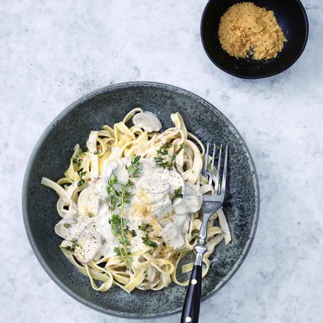 Linguine mit Tomaten-Gin-Sauce Rezept | Küchengötter Linguine mit Tomaten-Gin-Sauce Rezept | Küchengötter