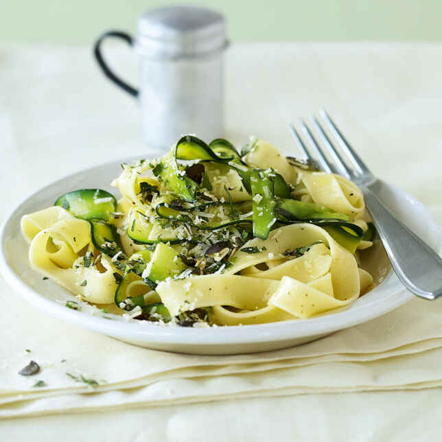Nudeln mit Weißkohl und Speck Rezept | Küchengötter
