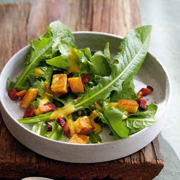 Löwenzahnsalat Rezept | Küchengötter Löwenzahnsalat Rezept | Küchengötter
