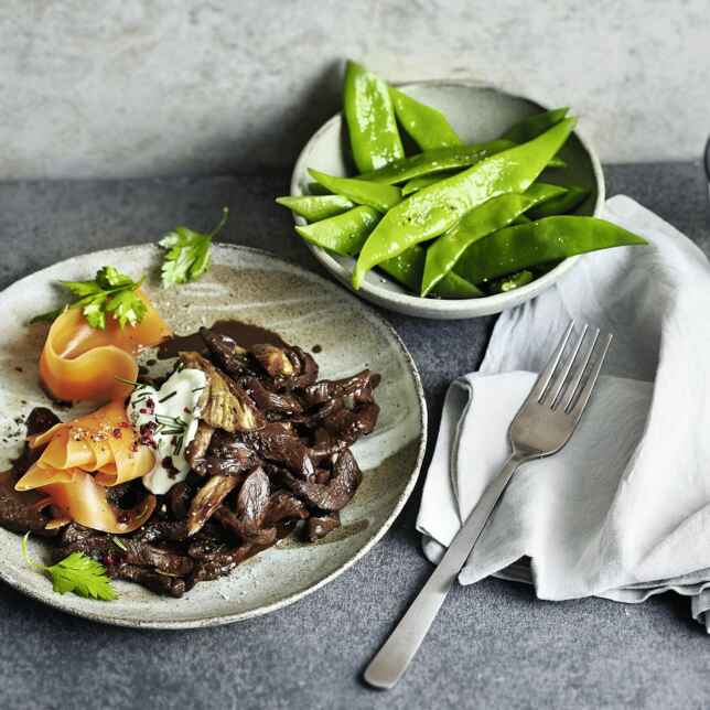 Romanesco auf Radicchio in Pfefferrahm | Low Carb Rezept | Küchengötter Romanesco auf Radicchio in Pfefferrahm | Low Carb Rezept | Küchengötter