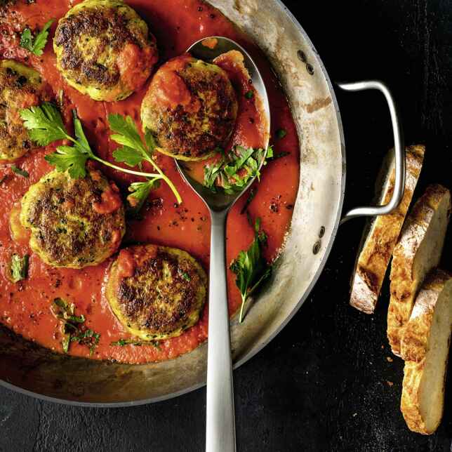 Bulgur-Frikadellen mit Minzejoghurt Rezept | Küchengötter Bulgur-Frikadellen mit Minzejoghurt Rezept | Küchengötter