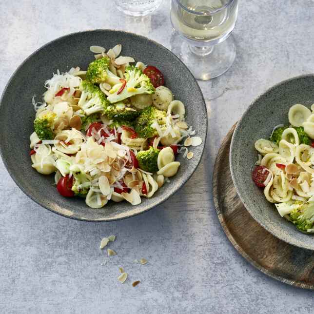 Orecchiette mit Tomaten und Büffel-Mozzarella Rezept | Küchengötter Orecchiette mit Tomaten und Büffel-Mozzarella Rezept | Küchengötter