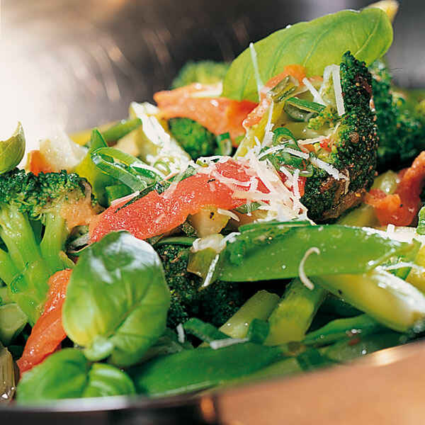 Frühlingsgemüse mit Basilikum Rezept | Küchengötter Frühlingsgemüse mit Basilikum Rezept | Küchengötter