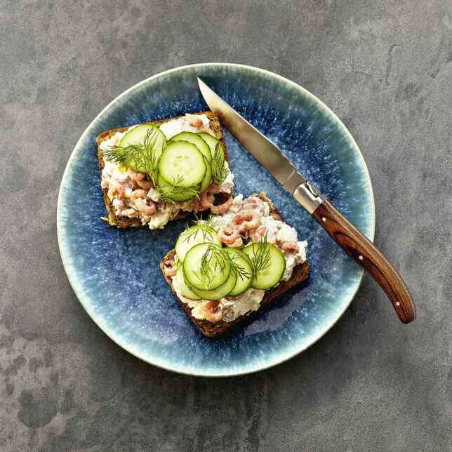 Abendbrot mit Krabben-Rührei Rezept | Küchengötter Abendbrot mit Krabben-Rührei Rezept | Küchengötter
