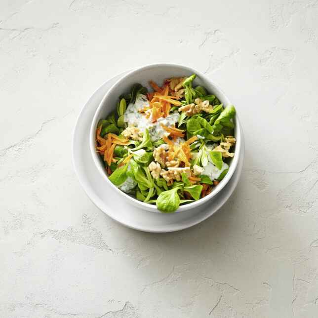 Feldsalat mit Möhren und Keimlingen Rezept | Küchengötter Feldsalat mit Möhren und Keimlingen Rezept | Küchengötter