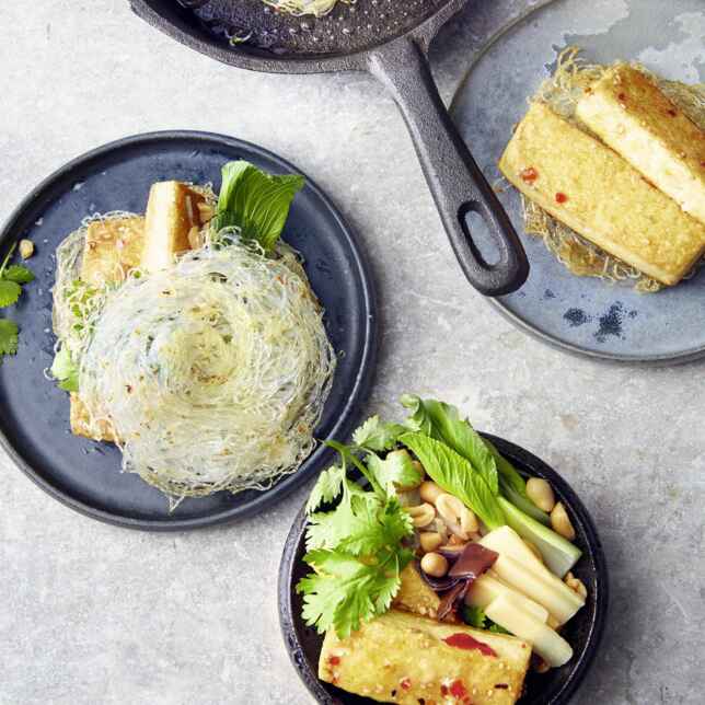 Glasnudel-Bowl mit Pak Choi und Tofu Rezept | Küchengötter Glasnudel-Bowl mit Pak Choi und Tofu Rezept | Küchengötter