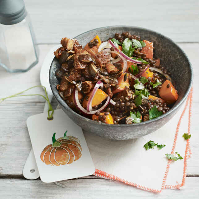 Kürbis-Quinoa-Salat mit Ahornsirup-Pfeffer-Dressing Rezept | Küchengötter