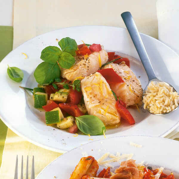 Kabeljau mit Zucchini-Möhren-Gemüse Rezept | Küchengötter