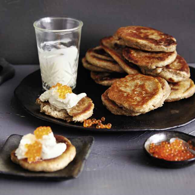 Russische Blinis mit Kaviar Rezept | Küchengötter Russische Blinis mit Kaviar Rezept | Küchengötter