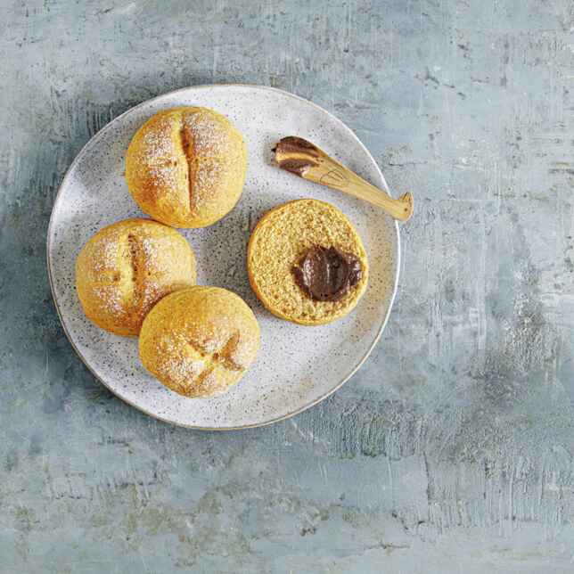 Schnelle Brötchen mit Polenta-Kruste Rezept | Küchengötter Schnelle Brötchen mit Polenta-Kruste Rezept | Küchengötter