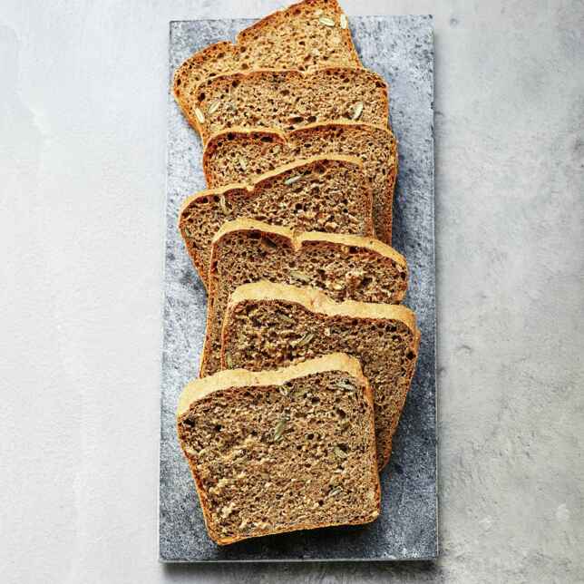 Vollkornbrote mit Paprika und Bärlauch Rezept | Küchengötter Vollkornbrote mit Paprika und Bärlauch Rezept | Küchengötter