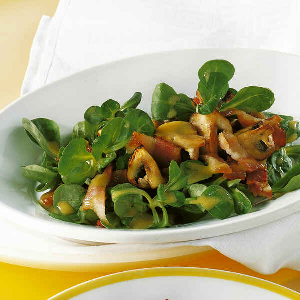 Feldsalat mit Speckwürfeln und Balsamico-Dressing Rezept | Küchengötter Feldsalat mit Speckwürfeln und Balsamico-Dressing Rezept | Küchengötter