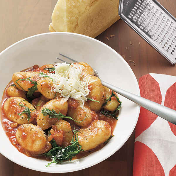 Kräutergnocchi mit Paprikasahne Rezept | Küchengötter Kräutergnocchi mit Paprikasahne Rezept | Küchengötter