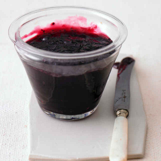 Schwarze Johannisbeeren - kalt gerührt Rezept | Küchengötter