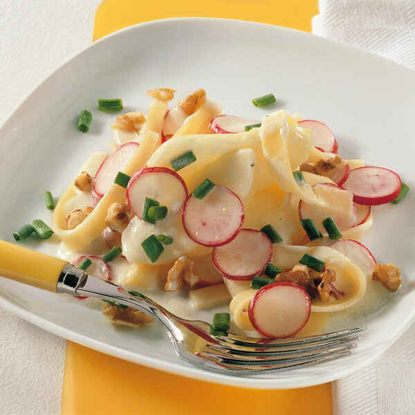 Matjessalat mit Apfel, Gurke und Kartoffeln Rezept | Küchengötter