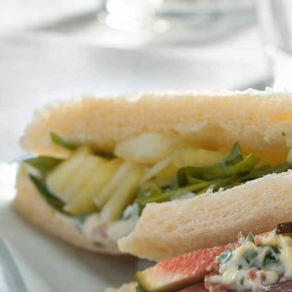 Schinken-Melonen-Tramezzini Rezept | Küchengötter Schinken-Melonen-Tramezzini Rezept | Küchengötter