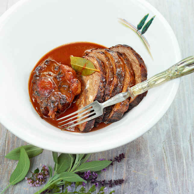 Brasato al Barolo mit Balsamico-Zwiebeln Rezept | Küchengötter