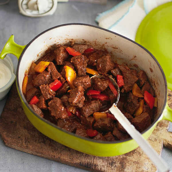 Rahmgulasch mit Paprika Rezept | Küchengötter Rahmgulasch mit Paprika Rezept | Küchengötter