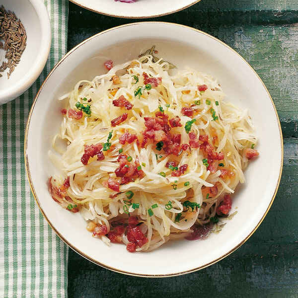Spitzkohlsalat mit Speck Rezept | Küchengötter Spitzkohlsalat mit Speck Rezept | Küchengötter