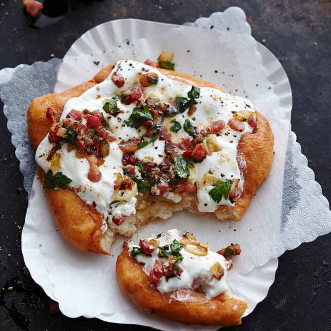 Langos à la Flammkuchen Rezept | Küchengötter Langos à la Flammkuchen Rezept | Küchengötter