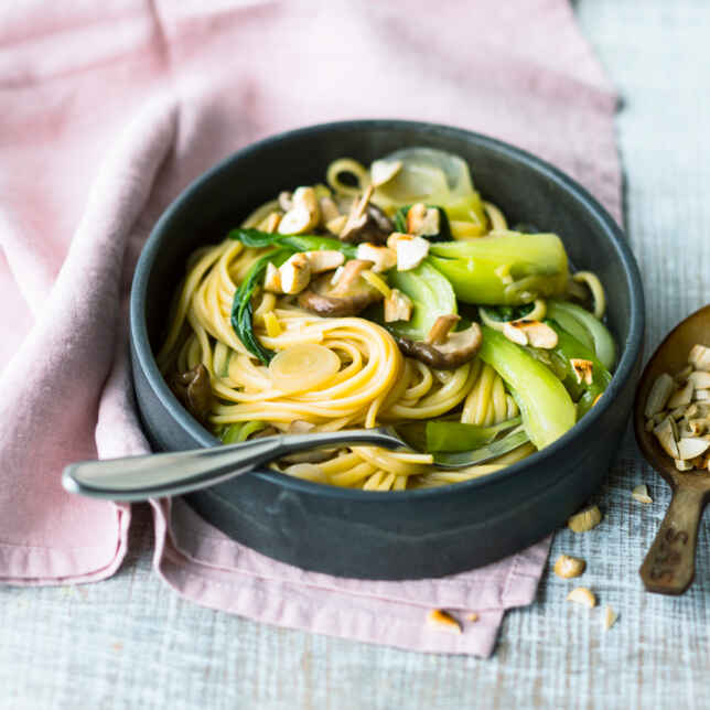 Brokkoli-Nudeln mit Schweinefilet Rezept | Küchengötter Brokkoli-Nudeln mit Schweinefilet Rezept | Küchengötter