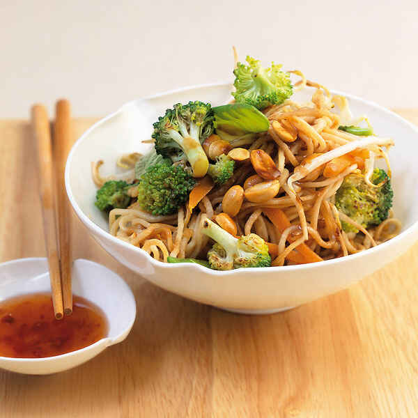 Mie-Nudeln mit Erdnuss-Sauce Rezept | Küchengötter