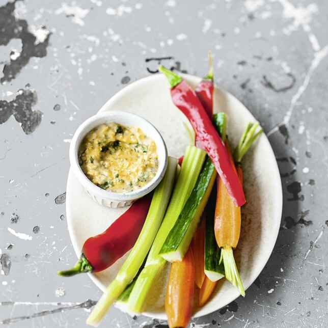 Kräuter-Gemüse-Puffer mit Joghurt-Dip Rezept | Küchengötter Kräuter-Gemüse-Puffer mit Joghurt-Dip Rezept | Küchengötter