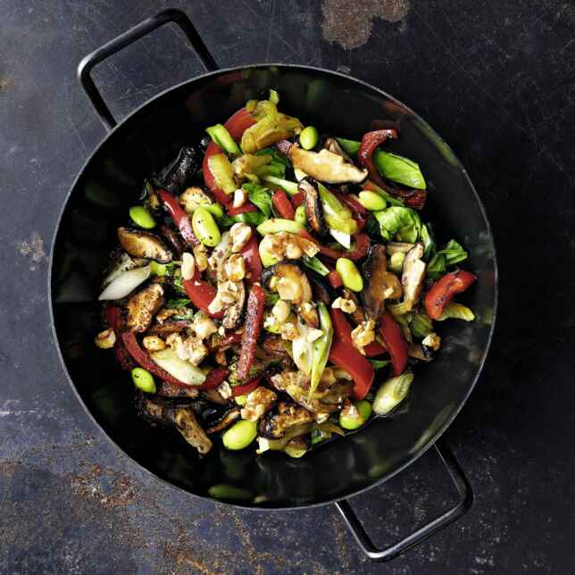 Asiatische Fischpfanne mit Viktoriabarsch und Pak Soi Rezept | Küchengötter Asiatische Fischpfanne mit Viktoriabarsch und Pak Soi Rezept | Küchengötter