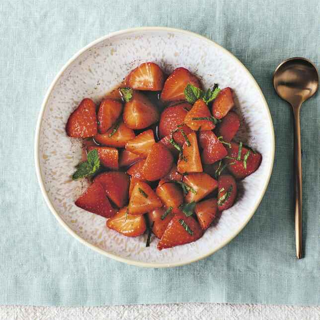 Melonen-Erdbeer-Salat mit Quark Rezept | Küchengötter