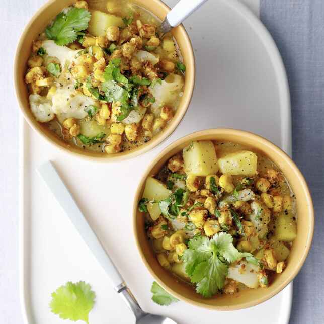 Bunte Gemüsesuppe mit Ei Rezept | Küchengötter Bunte Gemüsesuppe mit Ei Rezept | Küchengötter