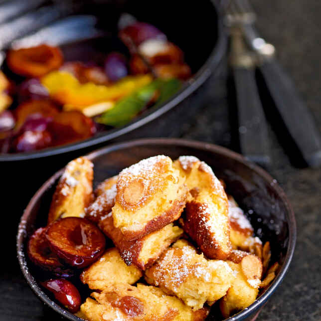 Karamellisierter Kaiserschmarrn mit Puderzucker Rezept | Küchengötter Karamellisierter Kaiserschmarrn mit Puderzucker Rezept | Küchengötter