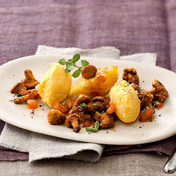 Polenta mit Pfifferlingen und Nussbutter Rezept | Küchengötter Polenta mit Pfifferlingen und Nussbutter Rezept | Küchengötter