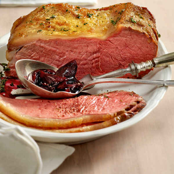 Roastbeef mit Thymian-Rotwein-Sauce Rezept | Küchengötter Roastbeef mit Thymian-Rotwein-Sauce Rezept | Küchengötter