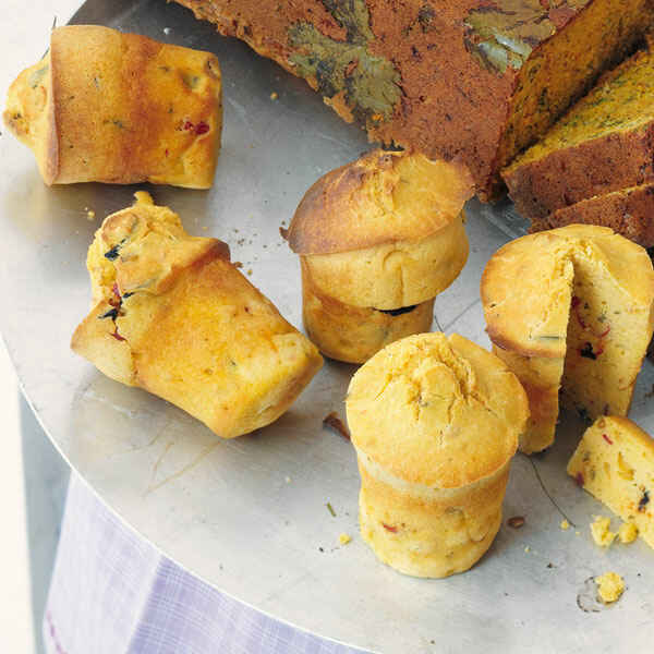 Herzhafte Muffins mit Mais, Paprika und Erbsen Rezept | Küchengötter