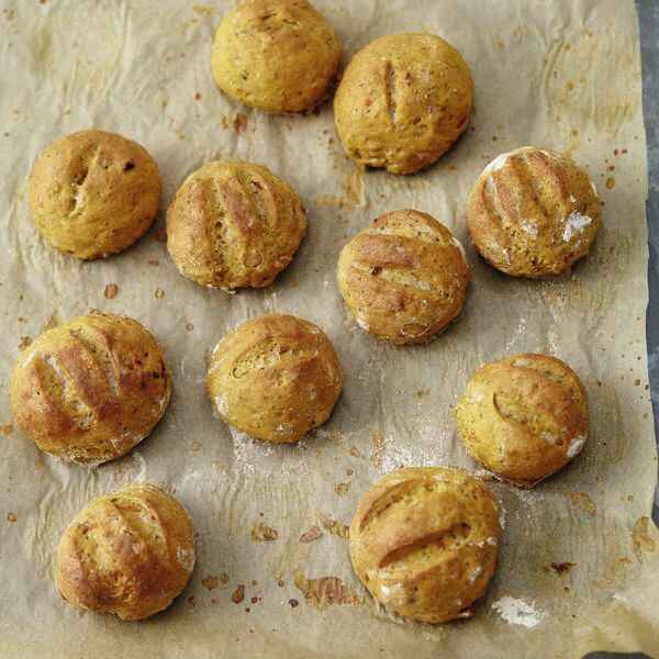 Schnelle Brötchen mit Polenta-Kruste Rezept | Küchengötter