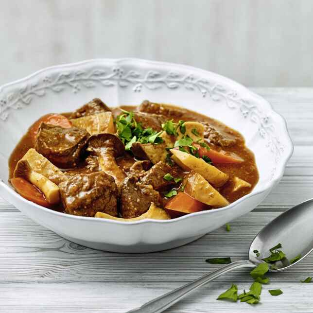 Hähnchen-Dattel-Schmortopf mit Couscous Rezept | Küchengötter Hähnchen-Dattel-Schmortopf mit Couscous Rezept | Küchengötter