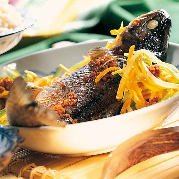 Forellen im Bananenblatt Rezept | Küchengötter Forellen im Bananenblatt Rezept | Küchengötter