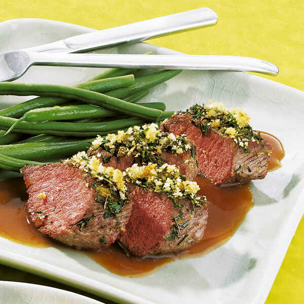 Lammrücken mit Kräuterkruste Rezept | Küchengötter