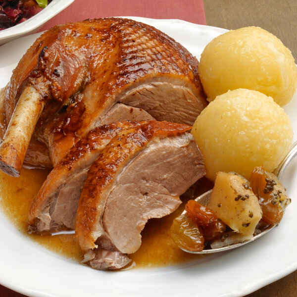 Weihnachtsgans mit Blaukraut und Knödeln Rezept | Küchengötter Weihnachtsgans mit Blaukraut und Knödeln Rezept | Küchengötter