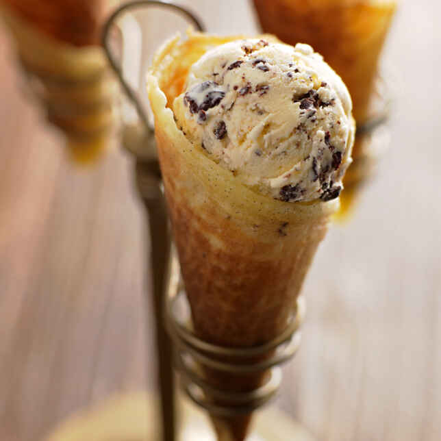 Weißes Schokoladeneis mit Thymian Rezept | Küchengötter Weißes Schokoladeneis mit Thymian Rezept | Küchengötter