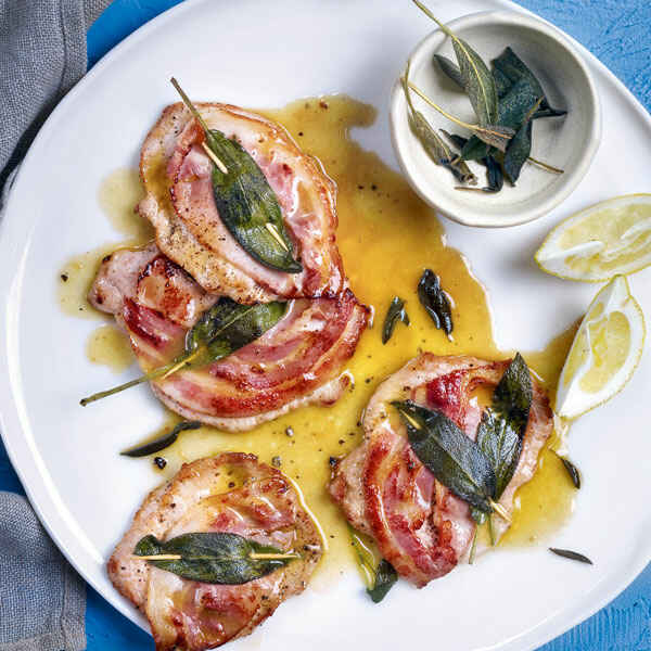 Hähnchen-Saltimbocca mit geräuchertem Schinken Rezept | Küchengötter Hähnchen-Saltimbocca mit geräuchertem Schinken Rezept | Küchengötter